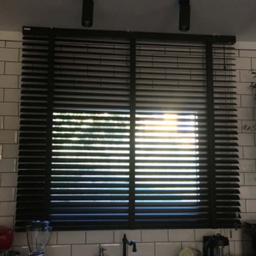 Veneciana Aluminio negro Cocina